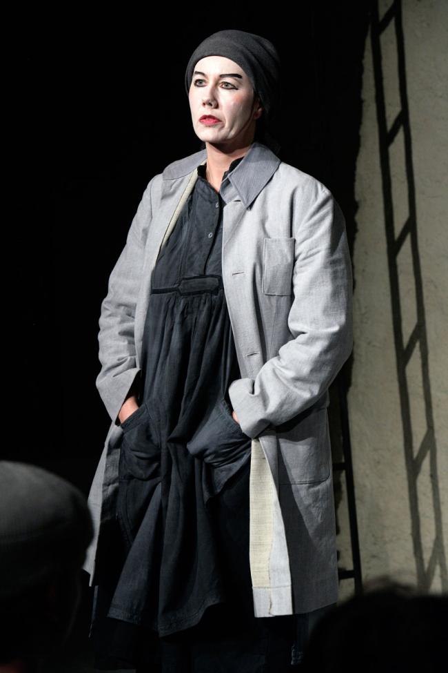 Foto von DER GUTE MENSCH VON SEZUAN von B. Brecht, Hermann Anthamatten, 2006