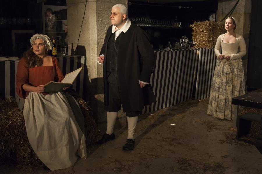 Foto von DER ZERBROCHNE KRUG von Heinrich von Kleist